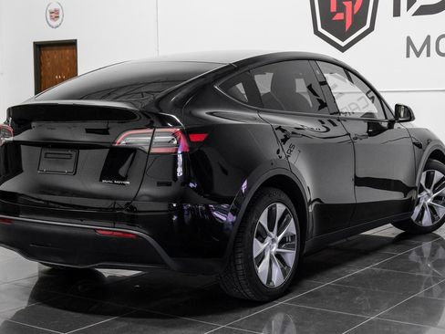 Used 2021 Tesla Model Y Long Range image 12