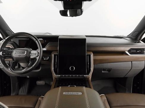 Used 2025 GMC Yukon XL Denali Ultimate image 12