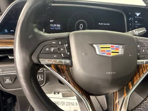 Used 2024 Cadillac Escalade ESV Premium Luxury RWD image 15