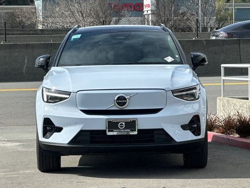 Used 2025 Volvo EX40 Ultra w/ Protection Package Premier image 11