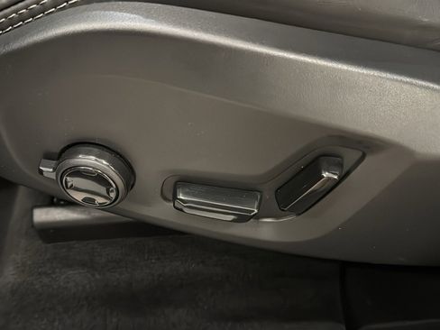 Used 2023 Volvo XC60 T8 Ultimate w/ Climate Package image 24