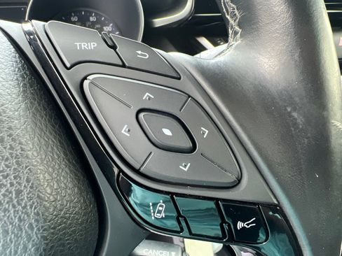 Used 2018 Toyota C-HR XLE FWD image 25