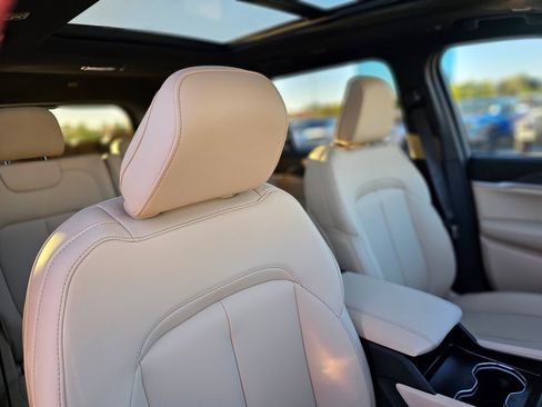 New 2026 Jeep Grand Cherokee L Limited w/ Limited Altitude Package AWD/4WD image 27