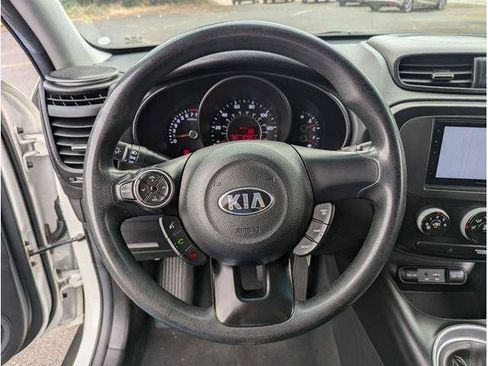 Used 2018 Kia Soul FWD image 45