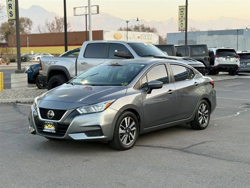 Used 2021 Nissan Versa SV image 3