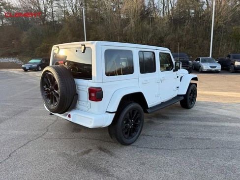 Used 2022 Jeep Wrangler Unlimited Sahara AWD/4WD image 11