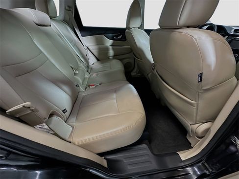 Used 2016 Nissan Rogue SL w/ SL Premium Package image 29