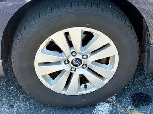 Used 2018 Subaru Outback 2.5i Premium AWD/4WD image 32