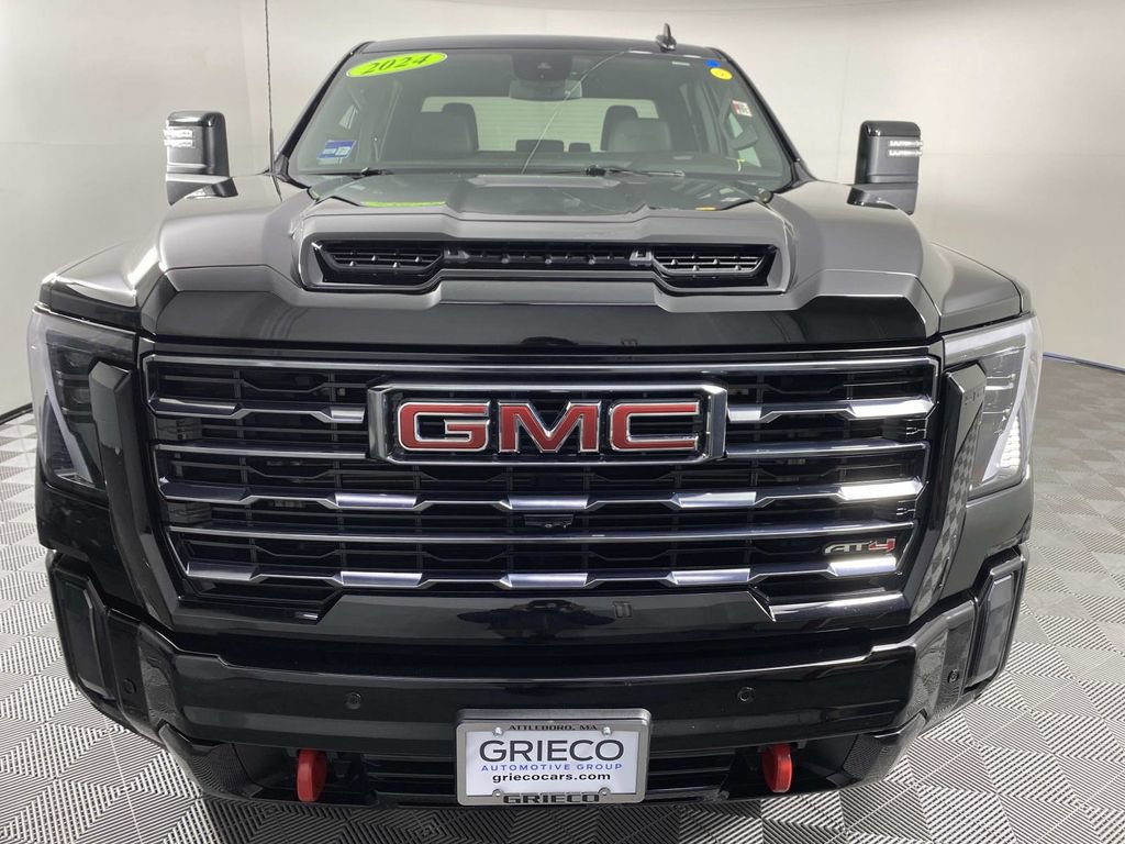 Used 2024 GMC Sierra 2500 AT4 AWD/4WD image 3