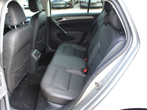 Used 2015 Volkswagen Golf TDI S image 18