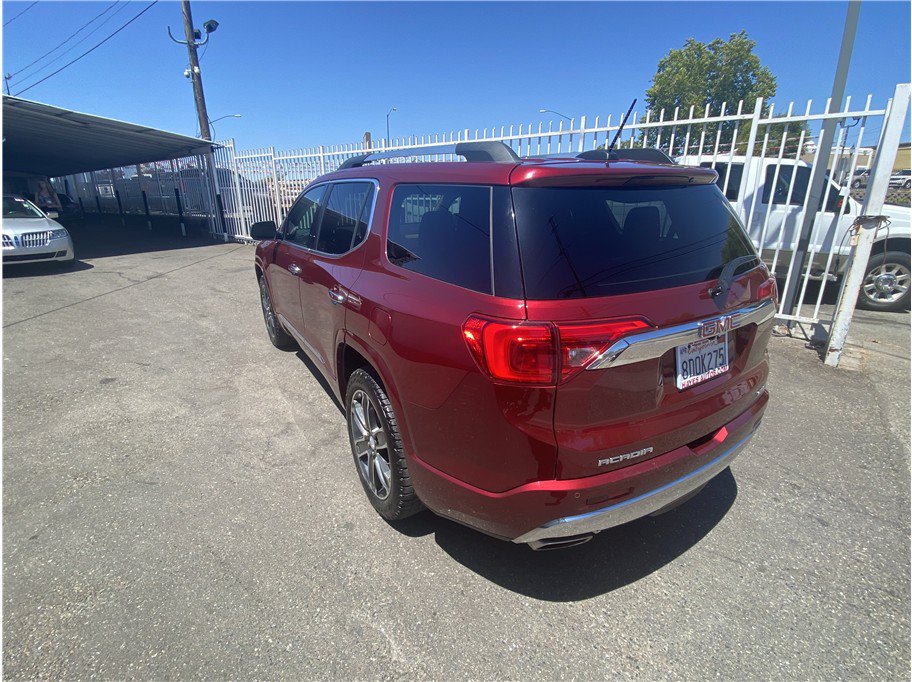 Used 2018 GMC Acadia Denali w/ Technology Package AWD/4WD image 7