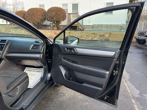 Used 2018 Subaru Outback 2.5i Premium image 18