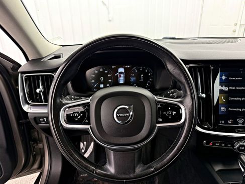 Used 2020 Volvo V60 T5 Cross Country image 8
