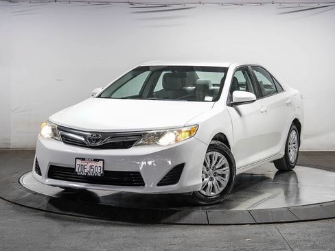 Used 2014 Toyota Camry LE FWD image 1