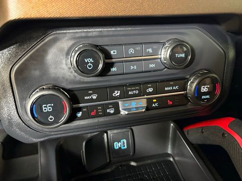 Used 2024 Ford Bronco Heritage Edition AWD/4WD image 27