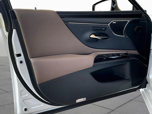 Used 2024 Lexus ES 300h Ultra Luxury w/ Accessory Package (Z2) FWD image 19