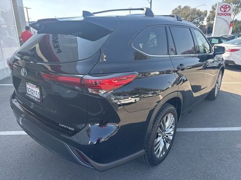 Used 2023 Toyota Highlander Limited FWD image 7