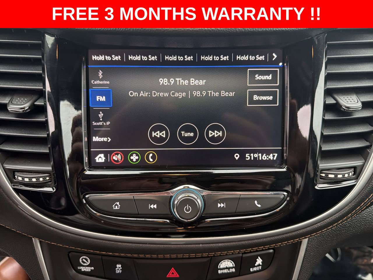 Used 2020 Chevrolet Trax LT w/ LT Convenience Package FWD image 17