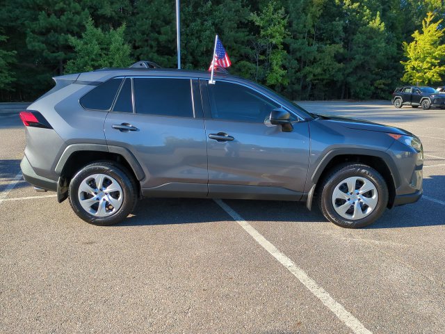 Used 2021 Toyota RAV4 LE AWD/4WD image 3