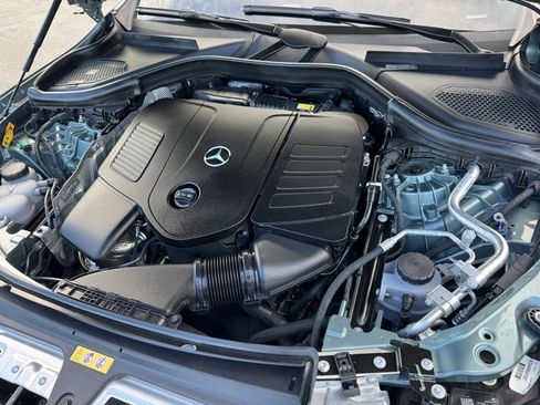Used 2025 Mercedes-Benz GLC 350e 4MATIC image 5