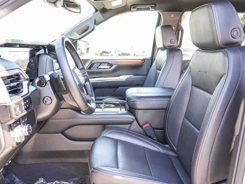 Used 2025 GMC Yukon XL Denali AWD/4WD image 17