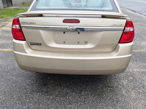 Used 2005 Chevrolet Malibu LS w/ Preferred Equipment Group FWD image 4