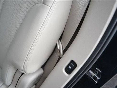 Used 2011 Lincoln MKT AWD w/ 101A Rapid Spec Order Code image 26