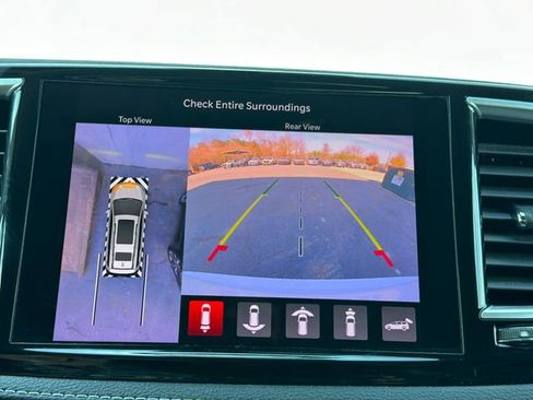 Used 2023 Chrysler Pacifica Limited image 24