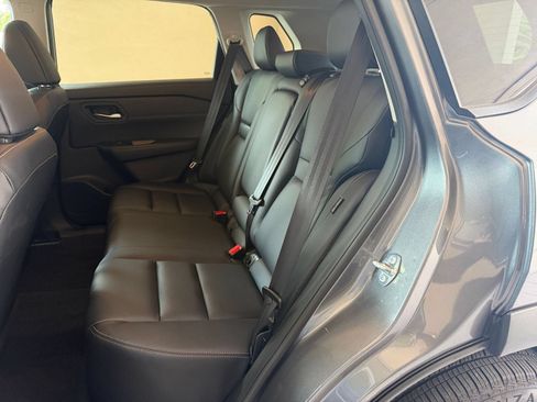 Used 2026 Nissan Rogue SL FWD image 23