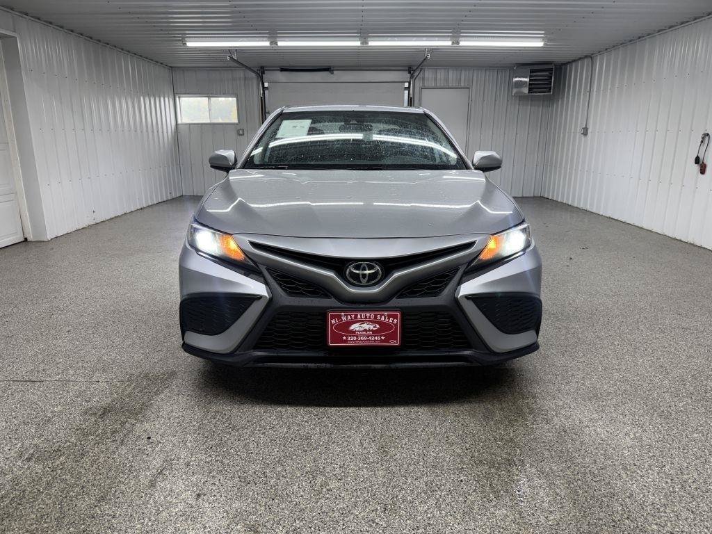 Used 2021 Toyota Camry SE FWD image 2