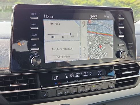 Used 2022 Toyota Sienna XSE image 23