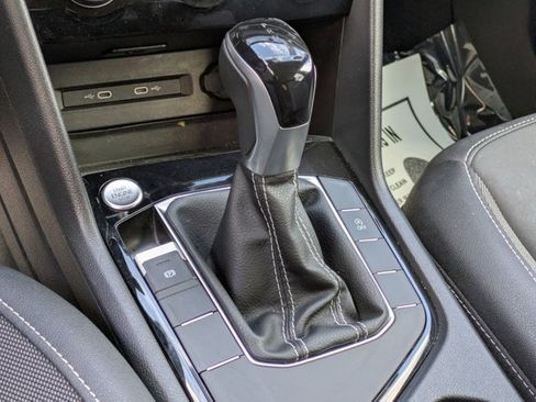 Used 2024 Volkswagen Taos SE image 11