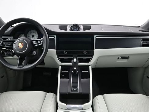 Certified 2023 Porsche Macan GTS image 9