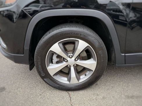 Used 2022 Jeep Cherokee Limited AWD/4WD image 18