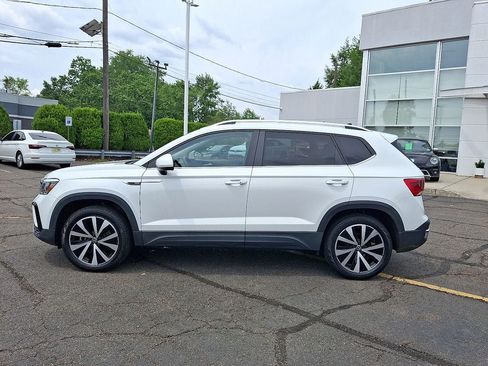 Certified 2022 Volkswagen Taos SE AWD/4WD image 8