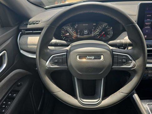 Used 2023 Jeep Compass Latitude AWD/4WD image 12