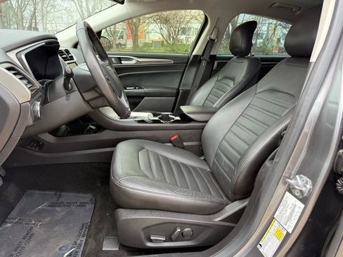 Used 2014 Ford Fusion SE w/ Equipment Group 202A image 9