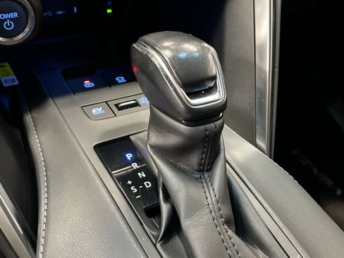 Used 2021 Toyota Venza LE w/ Carpet Mat Package (TMS) image 20