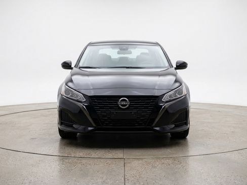 Used 2025 Nissan Altima 2.5 SV image 2
