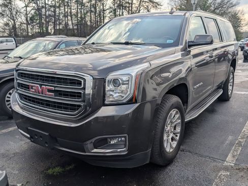 Used 2019 GMC Yukon XL SLT image 3