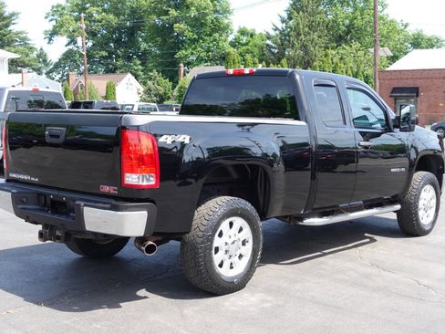 Used 2011 GMC Sierra 2500 SLE w/ SLE Preferred Package AWD/4WD image 3