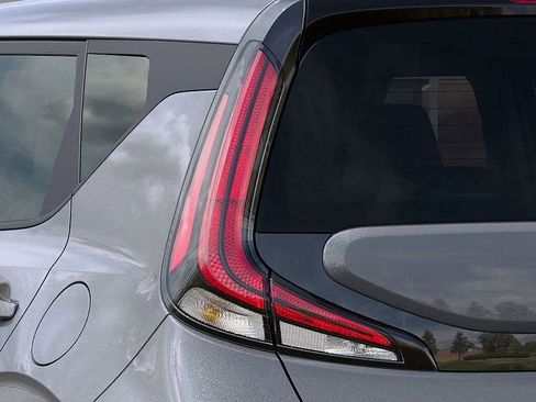 Used 2025 Kia Soul LX FWD image 11