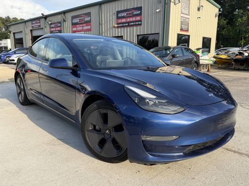 Used 2021 Tesla Model 3 Standard Range Plus image 1