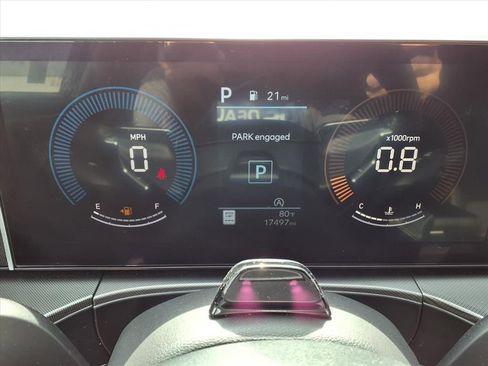 Used 2025 Hyundai Santa Fe SEL FWD image 30