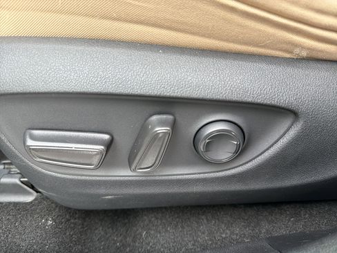 Used 2021 Toyota RAV4 XLE w/ Carpet Mat Package (TMS) image 10