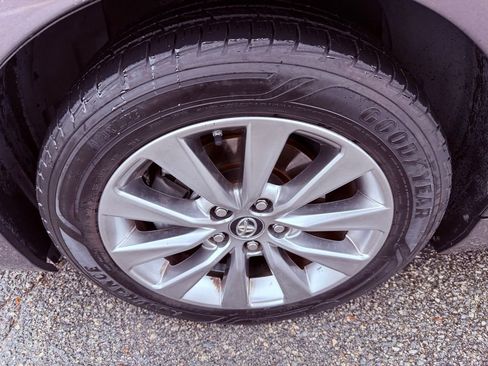 Used 2016 Toyota Camry XLE image 14