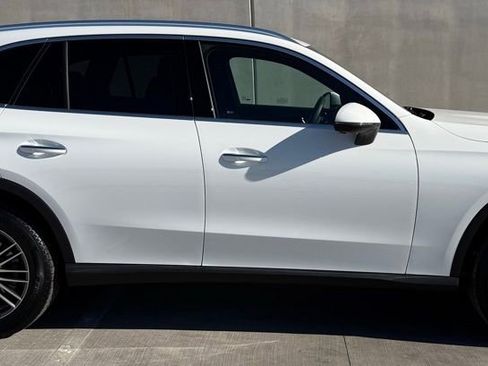 Used 2025 Mercedes-Benz GLC 300 image 3