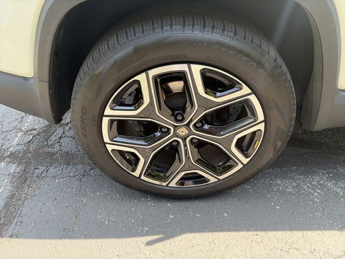 Used 2022 Rivian R1S Launch Edition AWD/4WD image 17