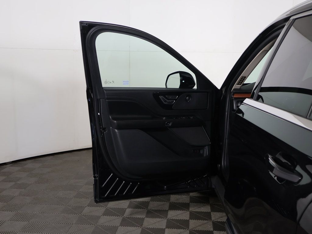 Used 2021 Lincoln Aviator Reserve w/ Elements Package Plus AWD/4WD image 24