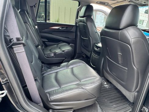 Used 2017 Cadillac Escalade Luxury AWD/4WD image 17